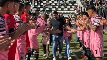 El pasillo de honor de Real Pilar a Gastón Díaz.