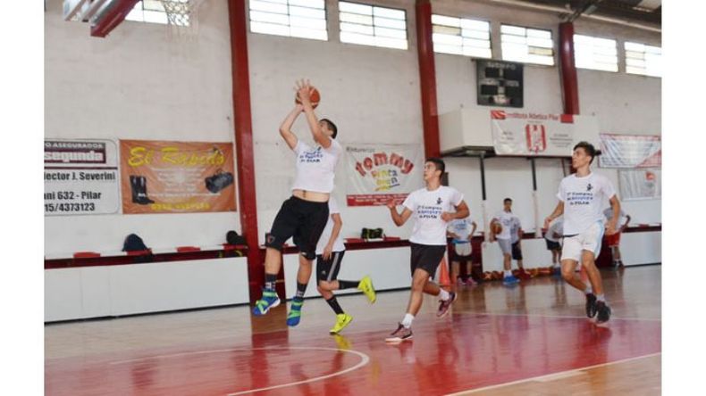 A JUGAR. Los ejercicios con pelota fueron la atracción..