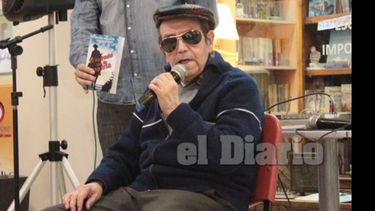 García Maure presentó su novela junto a los autores locales..