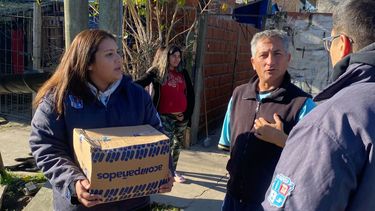 ASISTENCIA. Los equipos municipales hacen llegar ayuda a los damnificados por el temporal.