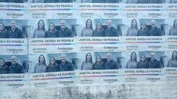 ASÍ QUEDÓ. Los afiches de campaña de Cambiemos cubrieron el mural..