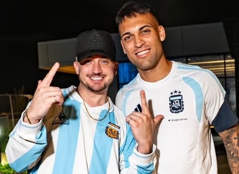 Agustín Racigh con Lautaro Martínez en Kansas.