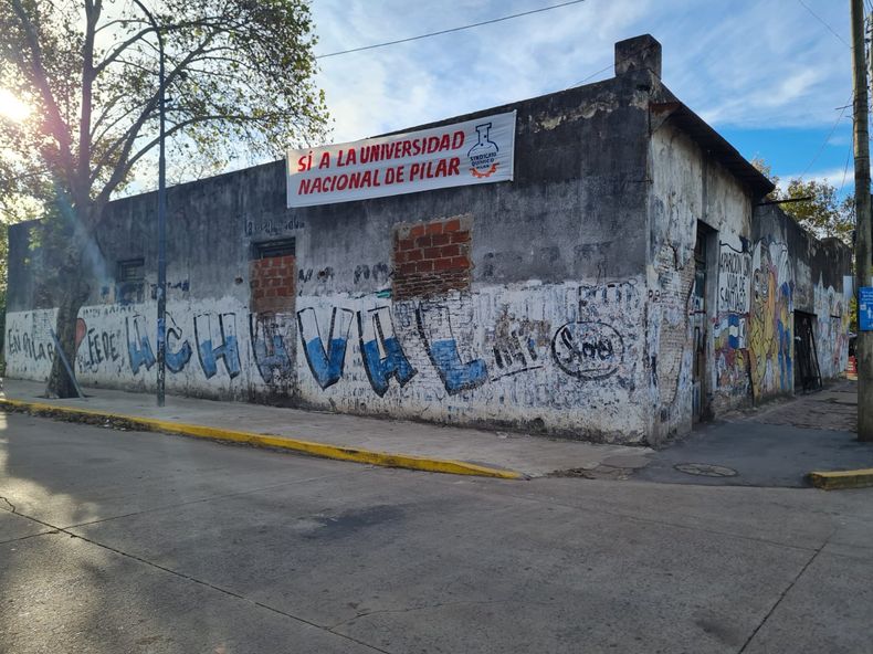 ESQUINA SIN OCHAVA. Bar de Samatán, frente a la estación de Pilar. &nbsp;&nbsp;