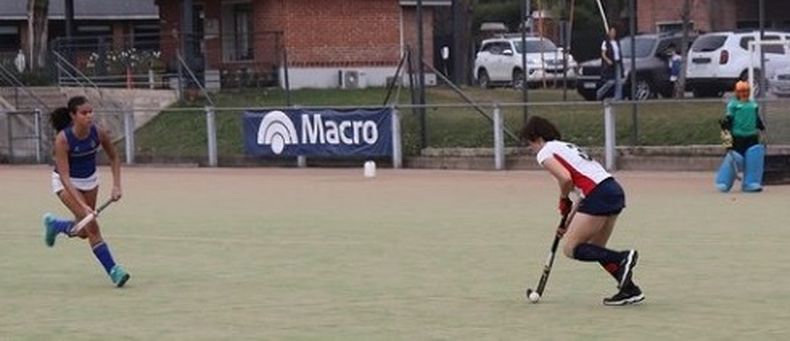 LLEVA LA BOCHA. Florencia Navazo (3) le dio la victoria a St. Catherine's B.