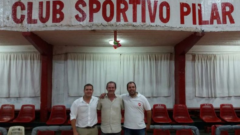 Diego Lorge (derecha) sucede a Sergio Senópoli (medio) al frente del Rojo..