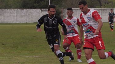 ÚLTIMO CHOQUE. Real Pilar visitó a Luján el 16 de mayo del año pasado..