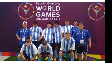PODIO. Suárez, junto al equipo argentino que ganó la medalla de bronce..