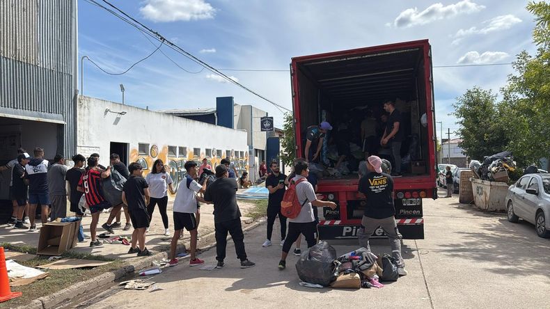 Bahía Blanca ya recibe las donaciones llegadas desde Pilar.