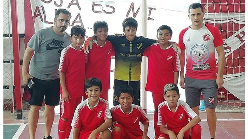 GOLEADA. La Octava del Rojo se despachó con un 9-2 sobre Campos FC..