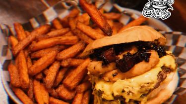 HALLOWEEN. Este sábado, Loren Burgers modificará parte del menú y se teñirá de naranja en honor a la Noche de Brujas.