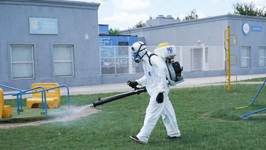 FUMIGATOR. Los operativos se llevan a cabo en las plaza de Pilar.