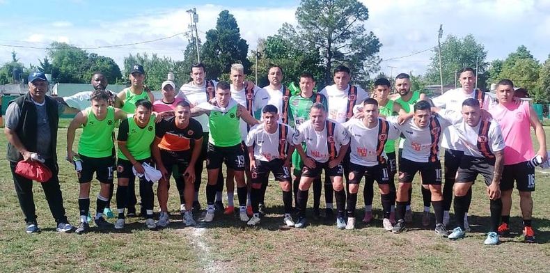 PLANTEL. Zelaya consigui&oacute; un nuevo triunfo como local que lo pone en el grupo de los 8.