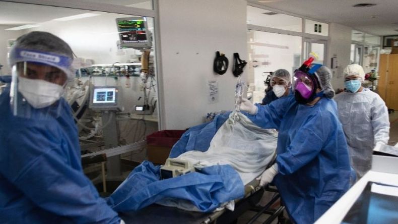 GRAVE. La ocupación de camas de UTI es del 76,5% en el AMBA..