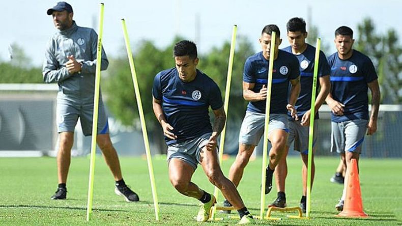 ENTRENAMIENTO. Los jugadores se preparan para desembarcar en Pilar..