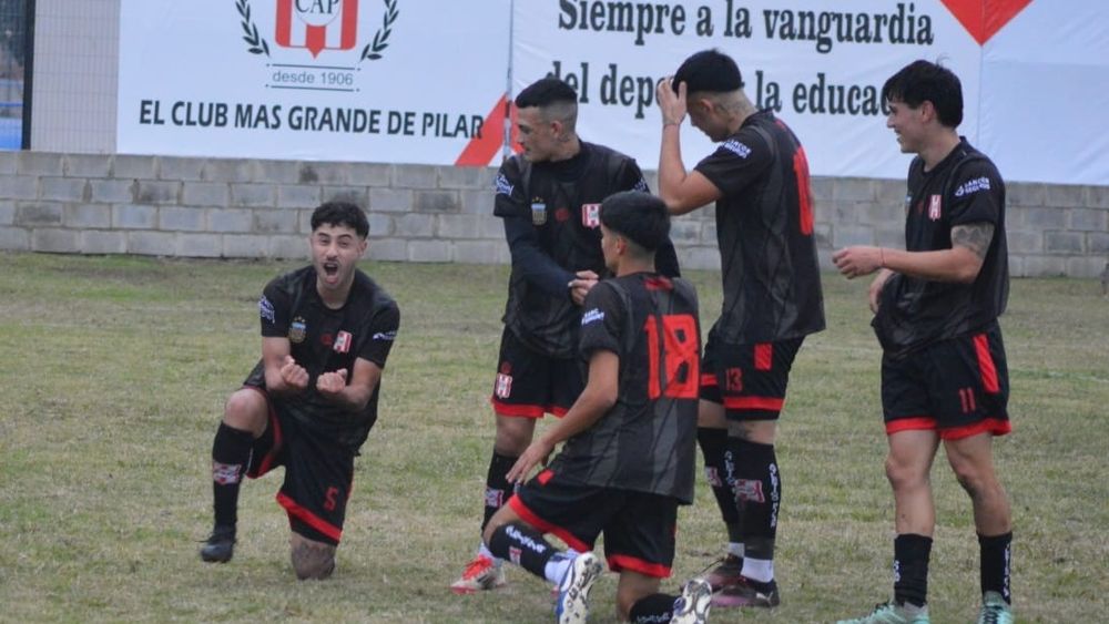 Los pibes de Atlético quieren volver a festejar en casa.