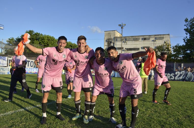 LOS 4 HISTÓRICOS. Mathías Crocco, Ariel Otermín, Lucas Chambi y Nahuel Ríos tuvieron revancha tras escaparseles el ascenso ante Cañuelas en 2020.