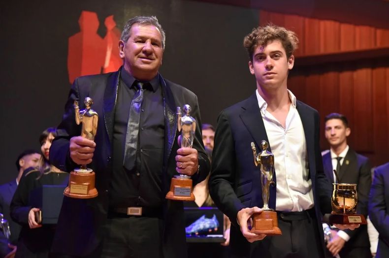 COMPARTIDO. Colapinto ganó el Olimpia de Oro y lo comparte junto al papá del Dibu Martínez.