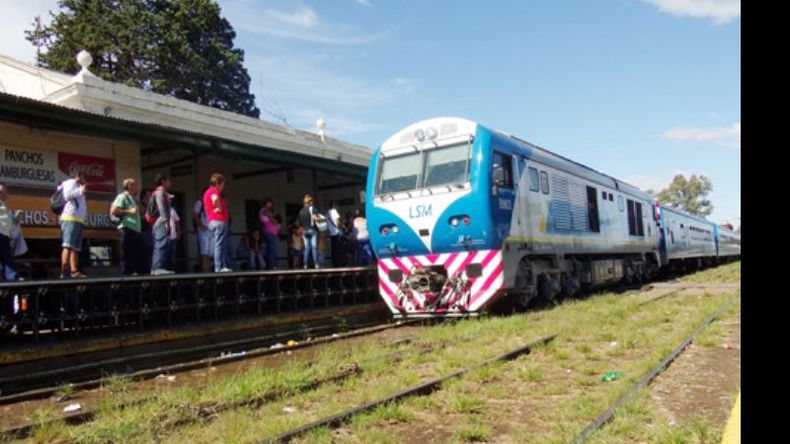 El paro de ayer se sumó a las demoras por las obras en estaciones..
