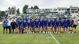 DE LOCAL. El equipo de Deportivo Metalúrgico en la cancha de San Miguel. (Foto Mario Cacerez).