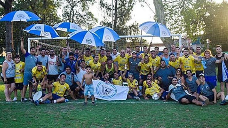 ¡UNA MÁQUINA! Toda La Fraternidad celebra la consagración en Hurlingham..