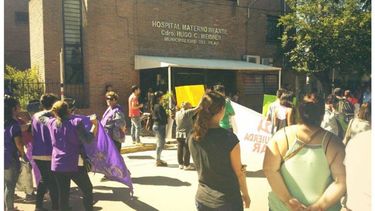PROTESTA. Ayer, frente al Hospital Meisner de Derqui. .