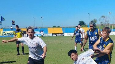AMISTOSO. Manzanares tuvo su primer ensayo futbolístico ante Ballester.