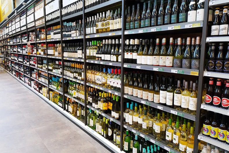 El proyecto busca que la restricción para la venta de bebidas alcohólicas en comercios se extienda entre las 23 y las 10.
