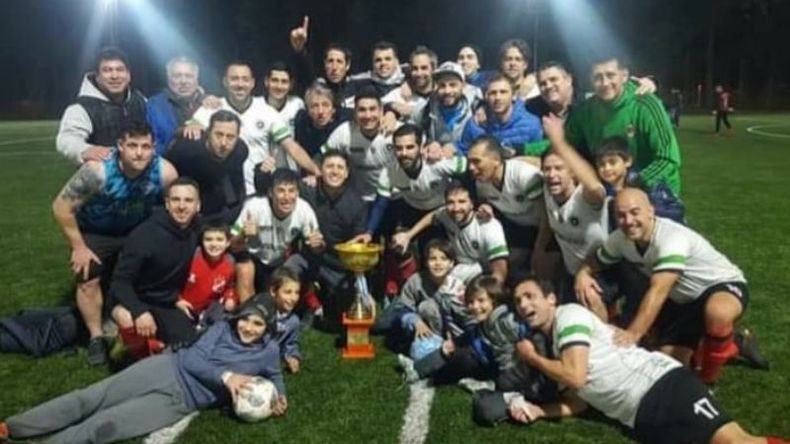 Campeón dirigiendo al Senior de Real Pilar..