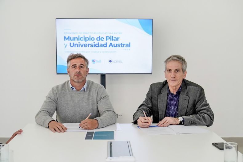 CONVENIO. Lo firmaron Achával y el rector de la Austral, Julián Rodríguez.