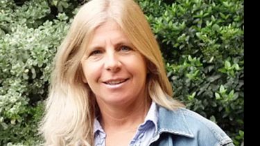 Gabriela López Herrero vive en Manzanares, es artista plástica y restauradora. Ha realizado una gran cantidad de exposiciones en el país y el exterior..