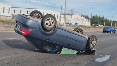 VUELCO. Se produjo en la Autovía Pilar Pergamino, cerca del peaje.