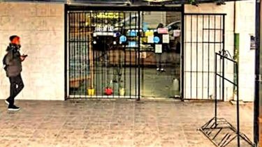 El frente del local asaltado..