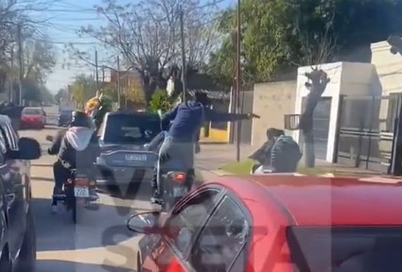 Disparos en plena calle durante la carava tumbera para despedir a los dos hombres asesinados.