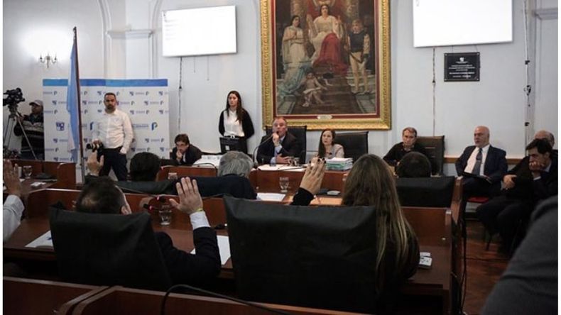 MANO ALZADA. Por mayoría, el gobierno enviará al Tribunal de Cuentas su rendición aprobada..