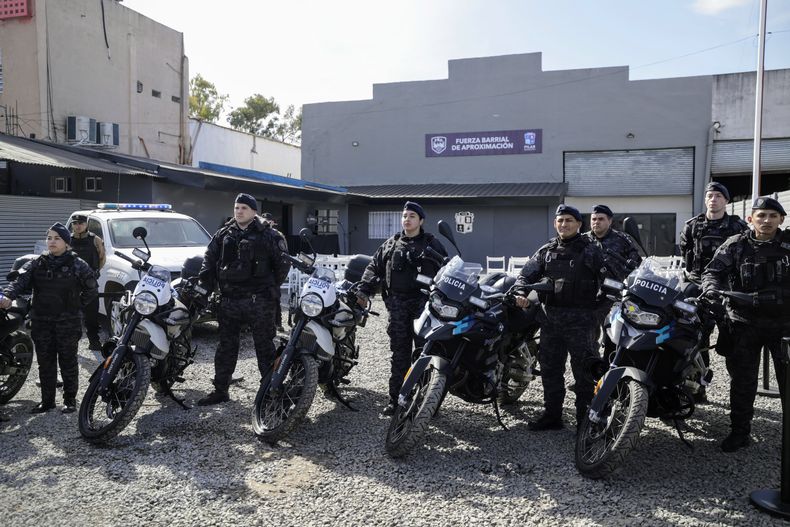 Axel Kicillof y Federico Achával presentaron la llegada de 20 patrulleros y 20 motos para Pilar.