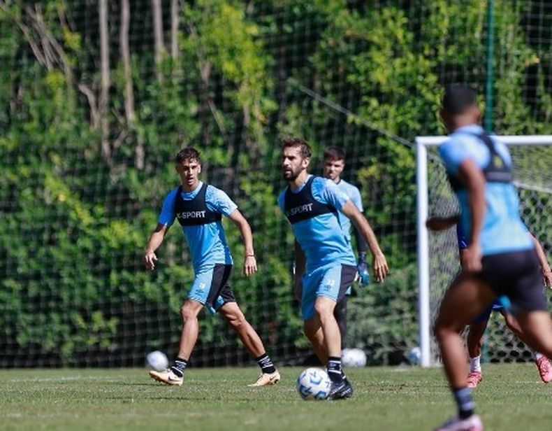 Los jugadores del Pirata en acción, en el predio de Del Viso.