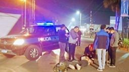 El accidente tuvo lugar anoche en Ruta 26 e Independencia. La mujer fue trasladada al hospital Sanguinetti. Foto @juancaimpacto.