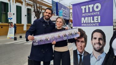 Carolina Píparo junto a Juan Martín Tito en el cierre de campaña.