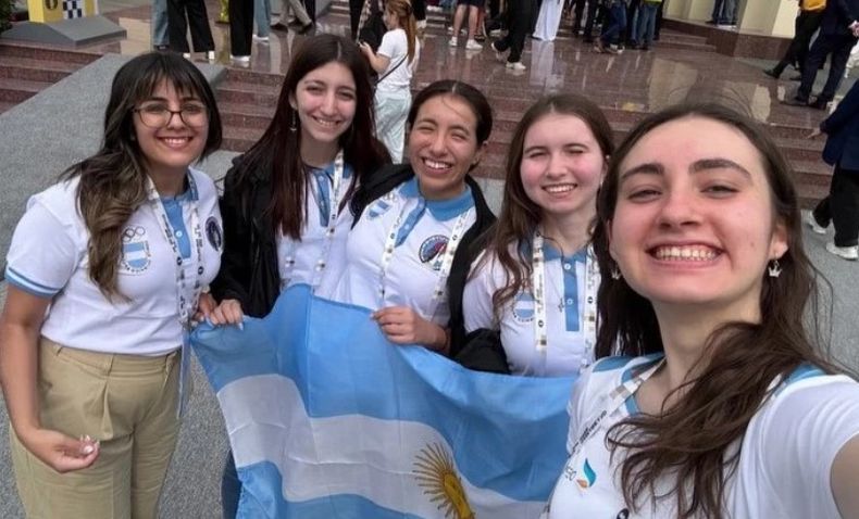 Candela Francisco comanda al equipo femenino argentino en las Olimpíadas de Ajedrez.
