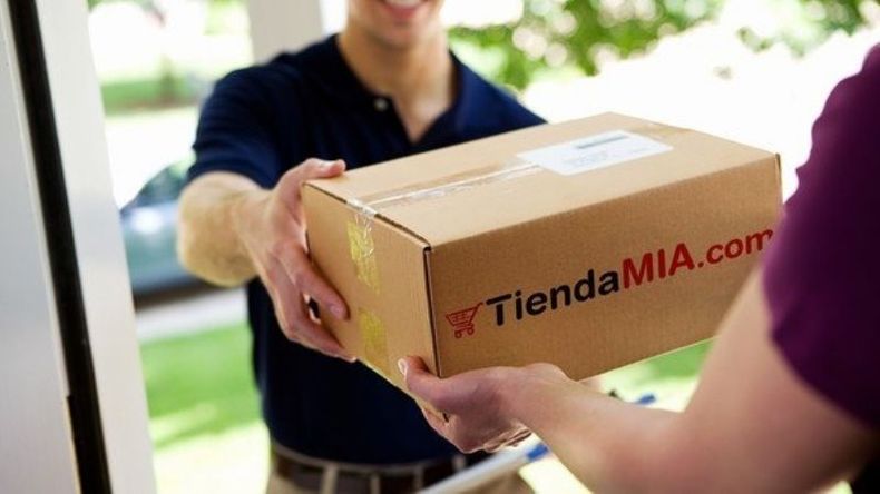 Las compras en dólares realizadas en el exterior con tarjetas cuestan un 10% a partir de hoy. .