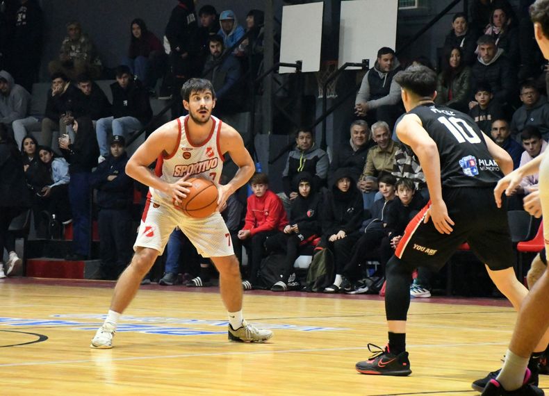 Francisco Ruíz fue figura de Sportivo hasta que la lesión en el hombro no le permitió cerrar el juego.