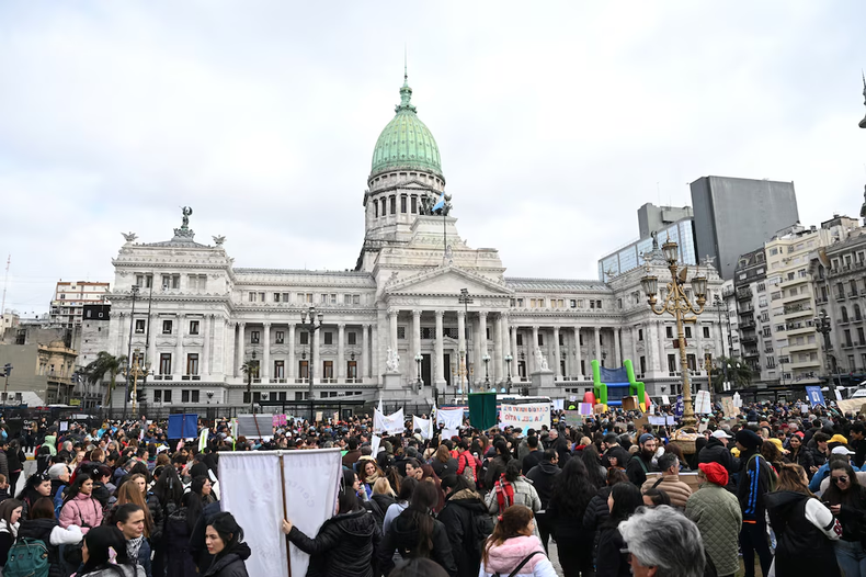 Prestadores y familiares de personas con discapacidad se movilizaron contra el veto de Milei.