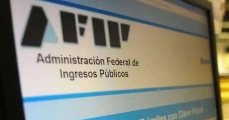 Te contamos paso a paso lo que hay que hacer para pedir el reintegro del 35% en la compra de Dólar tarjeta para aquellos que no paguen Ganancias.