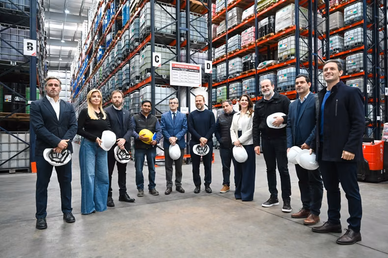 CUMBRE. Los intendentes se reunieron con los representantes industriales en Ezeiza.