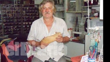 Juan Manuel Basabez, en “El Rápido”, su local del centro de Pilar..