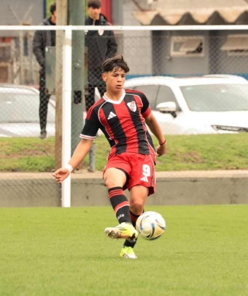PELOTA. Jorge Sosa buscará junto a sus compañeros defender el título logrado por el club en 2025.