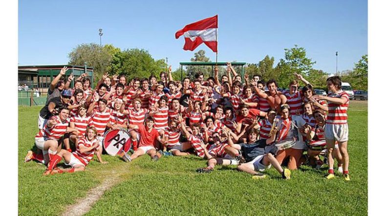 Los Menores de 17 de Tortuguitas festejaron el tricampeonato..