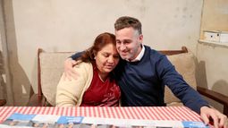 ABRAZO. “Queremos seguir caminando juntos”, dijo Achával. &nbsp;