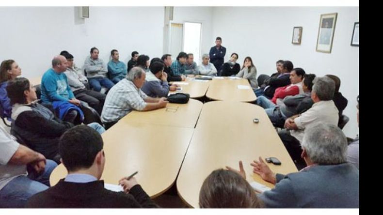 REUNIÓN. Remiseros plantearon sus preocupaciones a funcionarios y ediles..