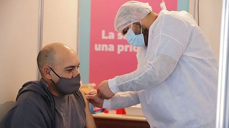 MÁS DOSIS. Los mayores de 50 ya pueden vacunarse sin turno..
